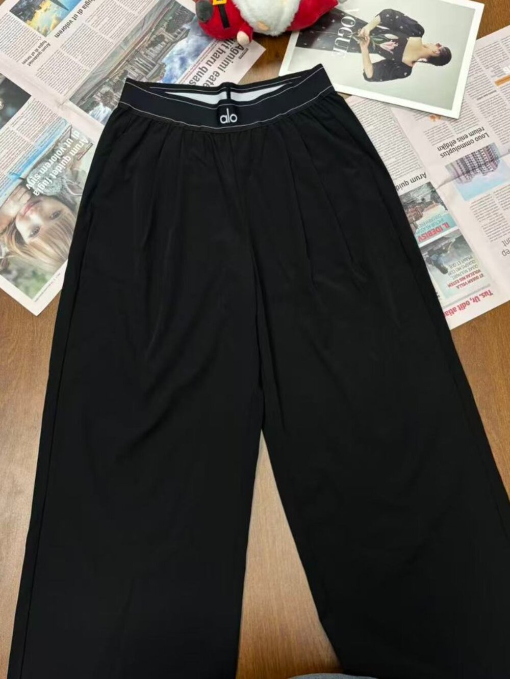 🏷NWT Alo Yoga Black⚫Loose-fitting Yoga Pants Inner seam length 30 inches - Picture 4 of 10
